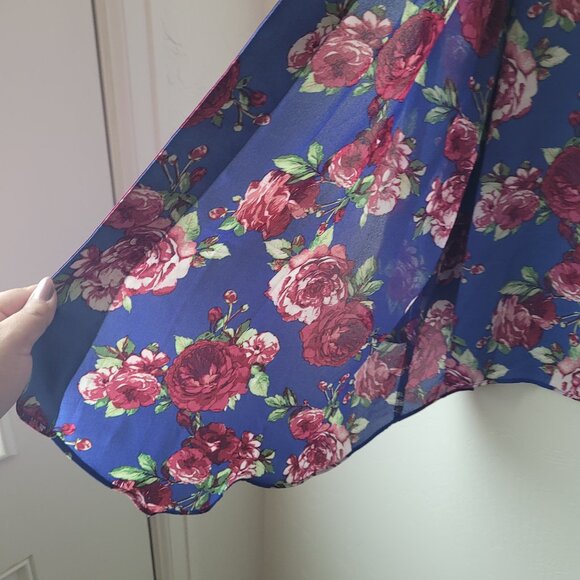 The Pioneer Women Floral Sharkbite Open Front Duster - Picture 5 of 8